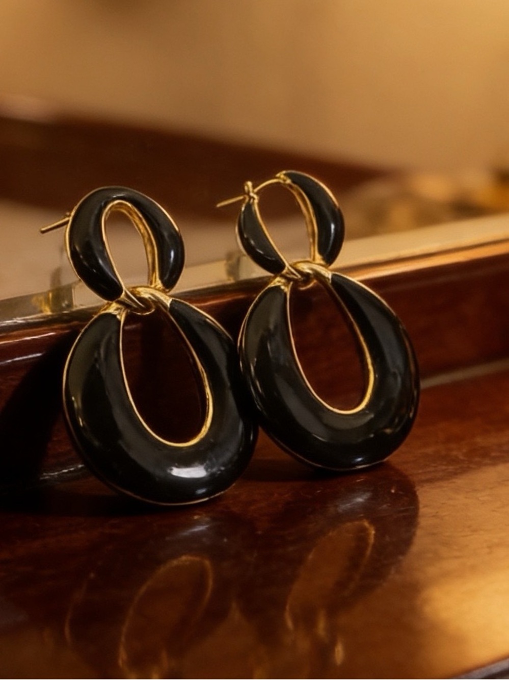 Vintage Gold Tone Interlocking Loop Drop Earrings